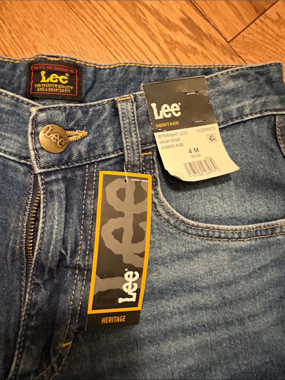 Lee women’s Straight Leg Jeans in Medium Blue Denim